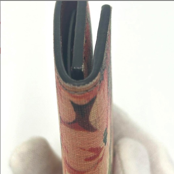 Gucci Floral KeyCase - Picture 10 of 14